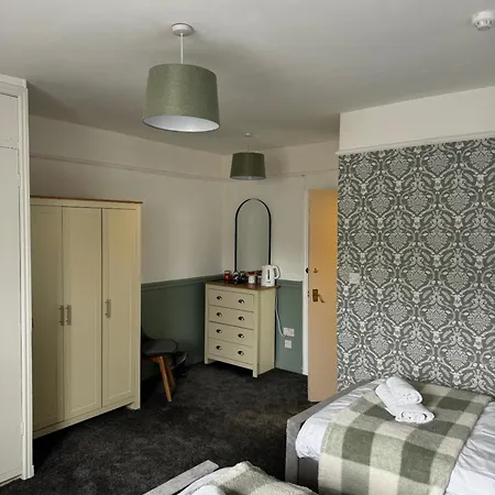 Отель The Golden Lion