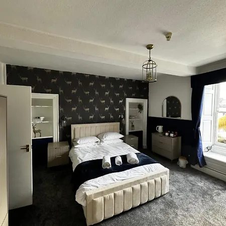 The Golden Lion Отель Лейберн