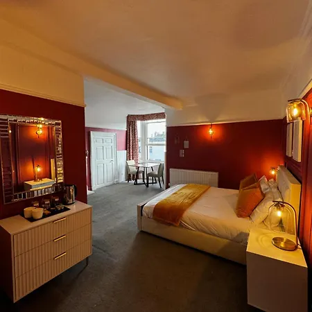 Отель The Golden Lion