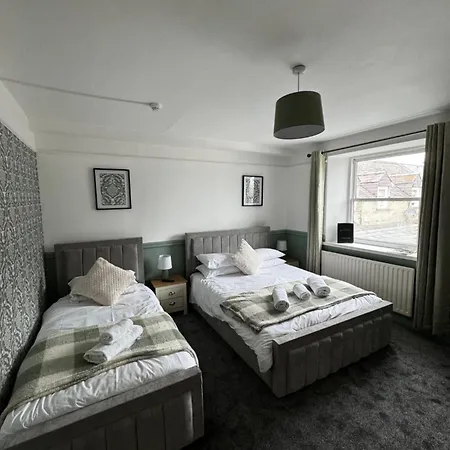 The Golden Lion Лейберн